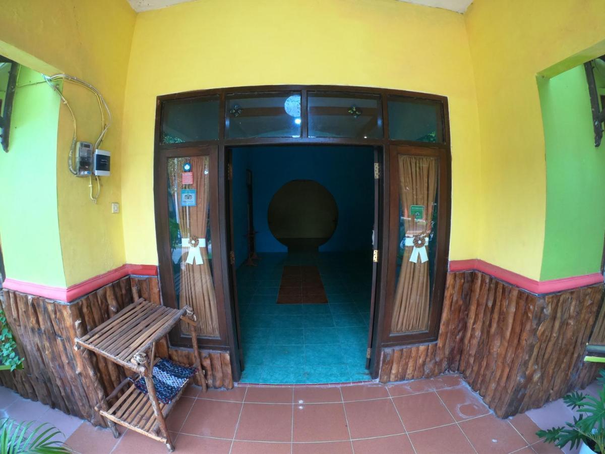 Owl Hostel Karimunjawa Ngoại thất bức ảnh